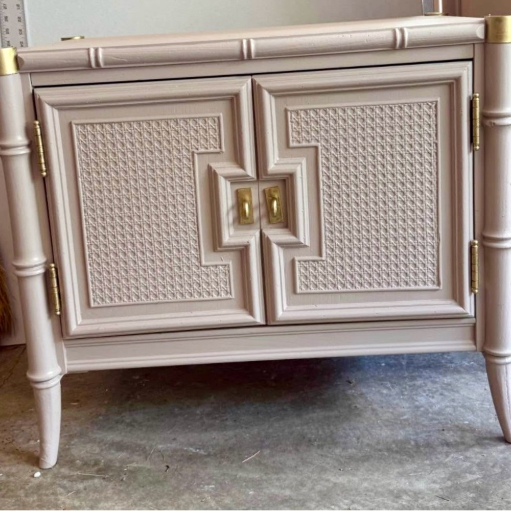 Vintage Pagoda-Style Faux Bamboo Nightstand/Side Table MCM